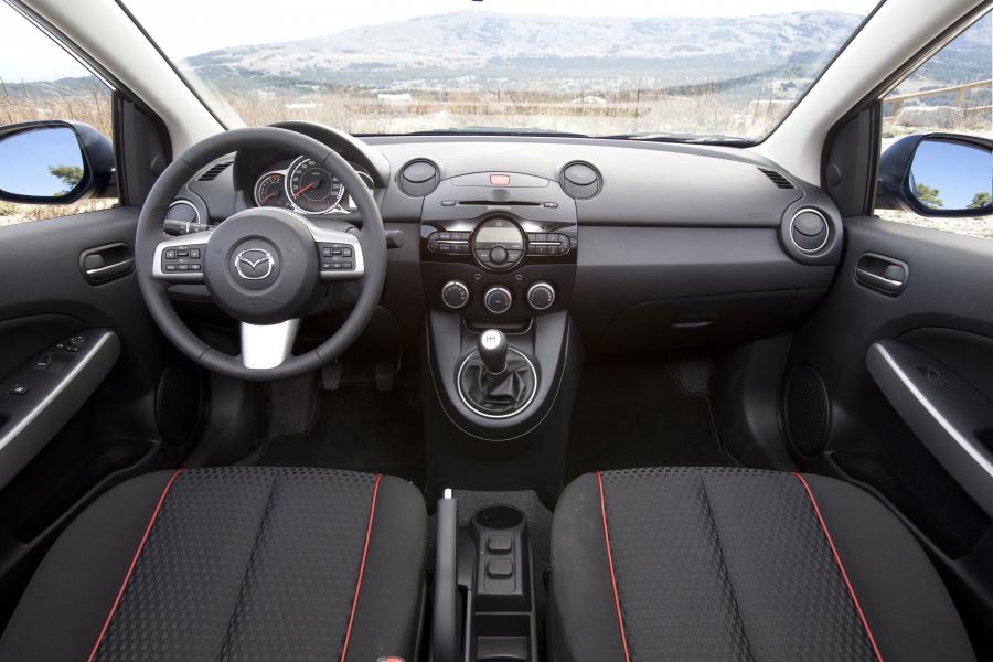  Mazda2 2010 года  (фото 37 из 183)